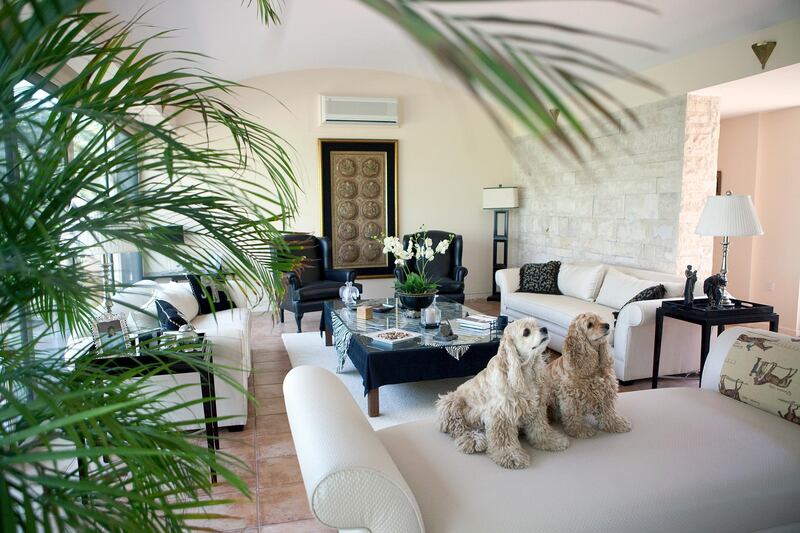 Dubai, UAE, March 18, 2010 - A living room of a luxury villa at Desert Palm. (Nicole Hill / The National)