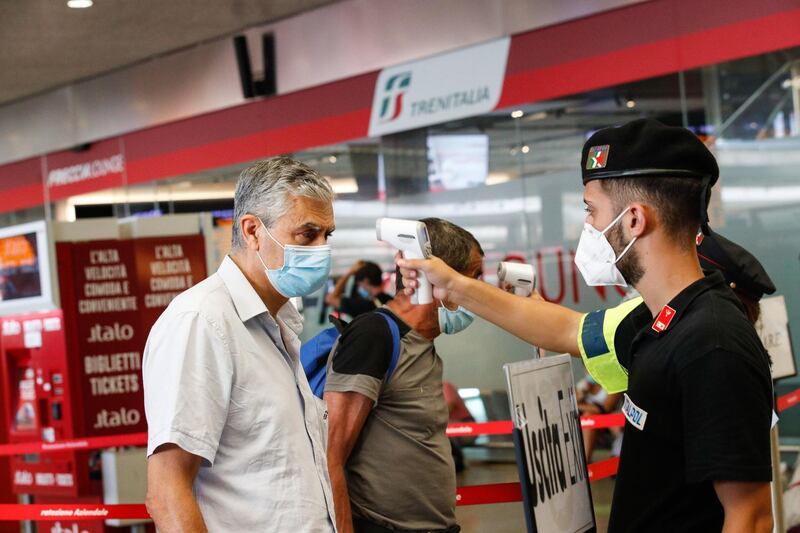 epa08620216 Passengers wearing protective masks at the Termini railway station during Phase 3 of the emergency for COVID-19 Coronavirus, Rome, Italy, 23 August 2020.  EPA/GIUSEPPE LAMI