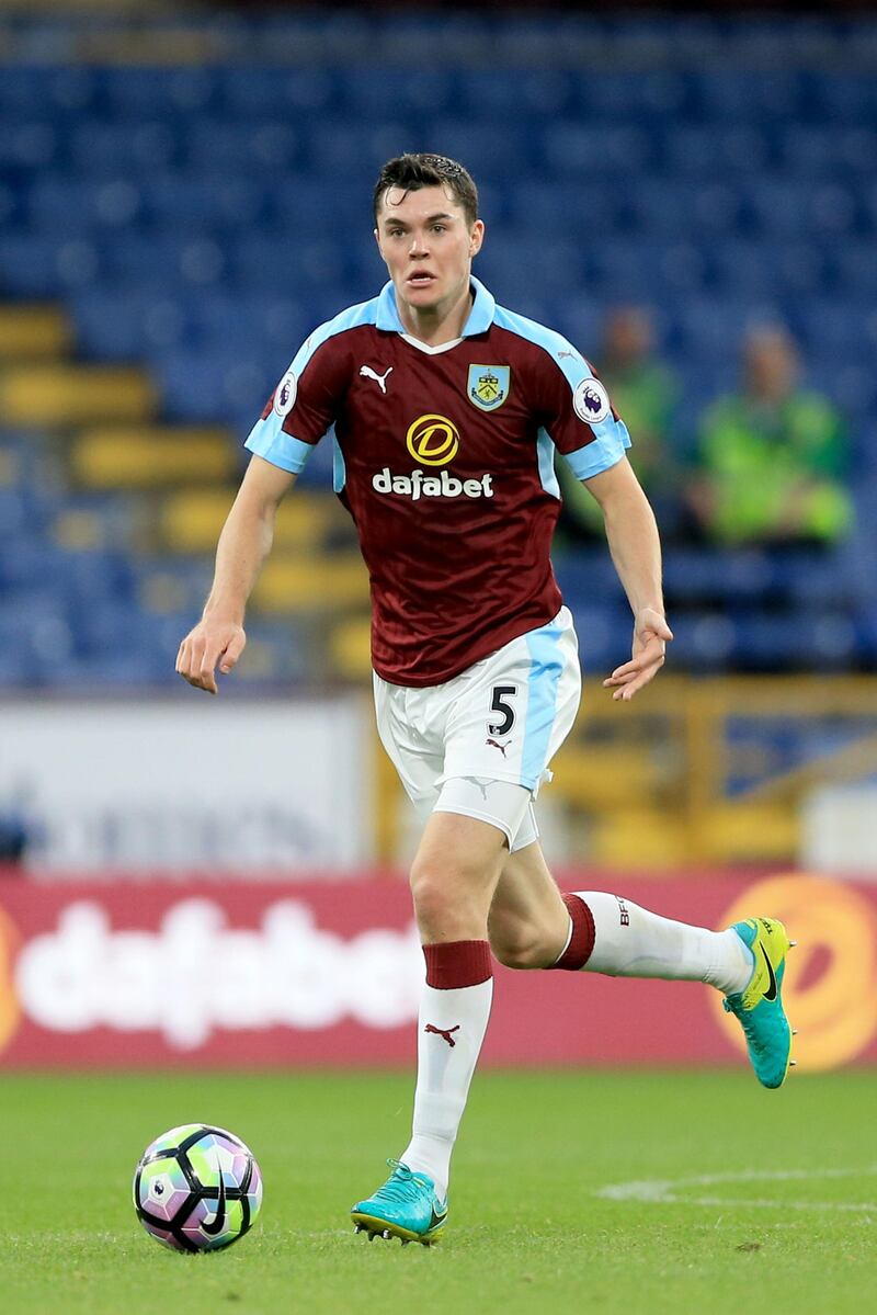 Everton have signed Burnley defender Michael Keane for a fee which could rise to a club-record £30 million.