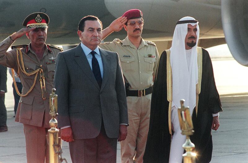 The Emir of Kuwait Jaber Al Sabah (R) walks with Egyptian President Hosni Mubarak 9 August 1990 upon his arrival for the emergency Arab Summit to discuss Iraq's invasion of Kuwait and the worsening situation. (Photo by MONA SHARAF / ARCHIVES / AFP)