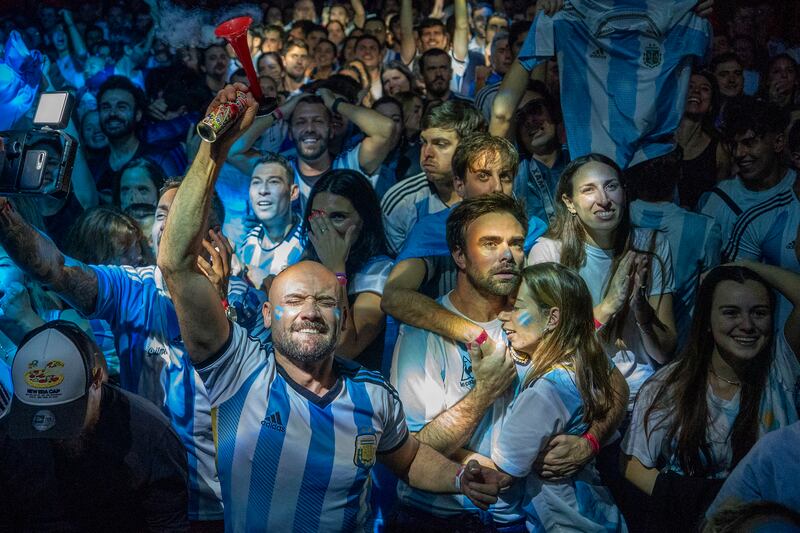 Argentina fans celebrate in a bar in Madrid, Spain during the World Cup final soccer match between Argentina and France in Qatar, Sunday, Dec.  18, 2022.  (AP Photo / Andrea Comas)