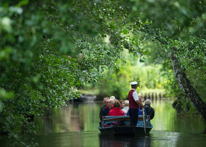 epa02861744 A photograph made avaliable on 10 August 2011 showing tourists in a boat passing along a small river under a canopy of branches of trees in the Spreewald village Lehde, Germany, 09 August 2011.  EPA/PATRICK PLEUL *** Local Caption ***  02861744.jpg