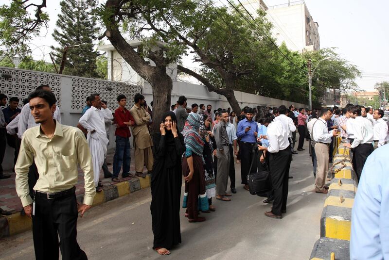 epa03664010 People evacuate buildings in Karachi, Pakistan 16 April 2013 -- a city nearest the border with Iran where a 7.8 magnitude earthquake struck.  Early reports suggest that 40 have so far died but there is no information on damage.  EPA/REHAN KHAN *** Local Caption ***  03664010.jpg