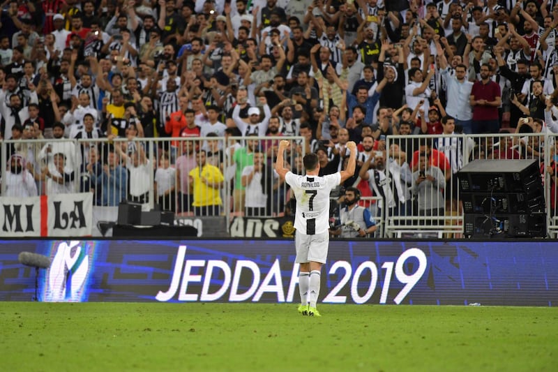 Ronaldo takes the applause of the crowd in Jeddah. AFP