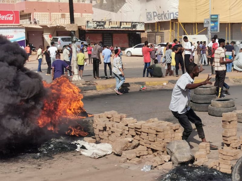 Soldiers detained Sudan's prime minister over a refusal to support their 'coup', the Information Ministry said.