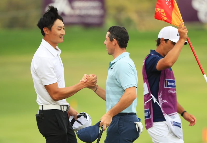 DUBAI, UNITED ARAB EMIRATES - JANUARY 28:  Haotong Li of China (L) shakes hands with Rory McIlroy of Northern Ireland as he celebrates his  victory during the final round on day four of the Omega Dubai Desert Classic at Emirates Golf Club on January 28, 2018 in Dubai, United Arab Emirates.  (Photo by Andrew Redington/Getty Images)