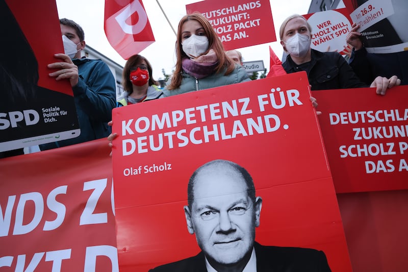 Supporters of SDP candidate Olaf Scholz wait for his arrival before a final televised election debate. Photo: Getty