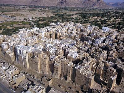 An aerial picture taken on October 17, 2020, shows a view of Shibam City in Yemen's central Hadramawt governorate. - Against the backdrop of what resembles the Grand Canyon stands Yemen's ancient city of Shibam, the 'Manhattan of the desert' that has largely been spared by war but remains at the mercy of natural disasters. (Photo by - / AFP)