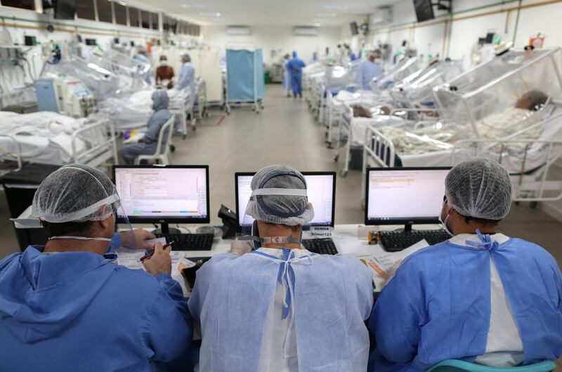 View of the Intensive Care Unit treating COVID-19 coronavirus patients in the Gilberto Novaes Hospital in Manaus, Brazil, on May 20, 2020. - Brazil has seen a record number of coronavirus deaths as the pandemic that has swept across the world begins to hit Latin America with its full force. (Photo by MICHAEL DANTAS / AFP)