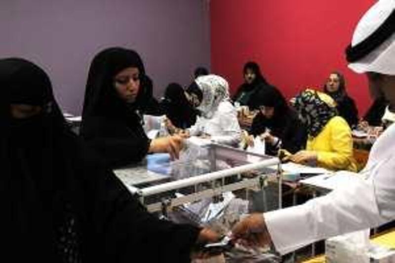 A Kuwaiti woman,center, casts her vote in a voting station at Daiya, Kuwait during the country parliamentarian elections on Saturday, May 16, 2009.(Photo:GustavoFerrari for The National)