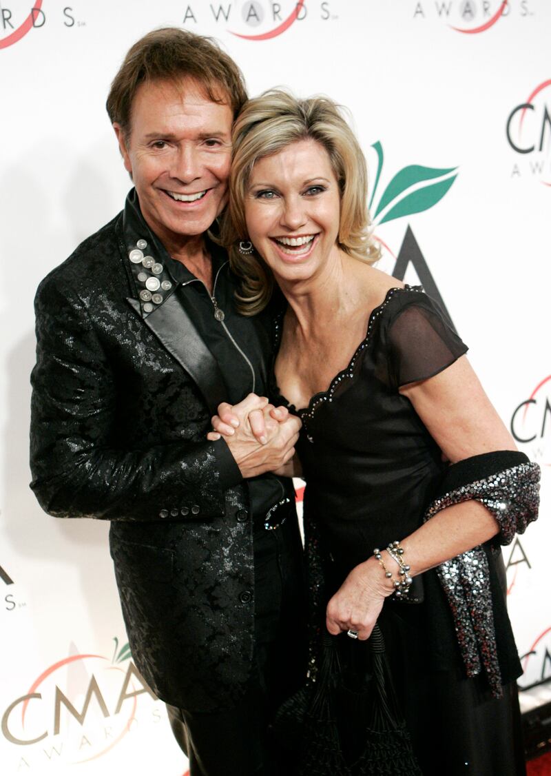 Newton John with British recording artist Cliff Richard for the 39th Annual Country Music Association Awards in New York, 2005.  AP 