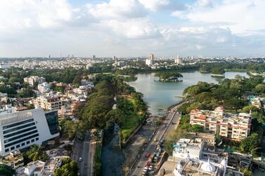 2ABDDXD Aerial Landscape Bangalore Skyscrappers with Large Lake in the Foreground. Alamy