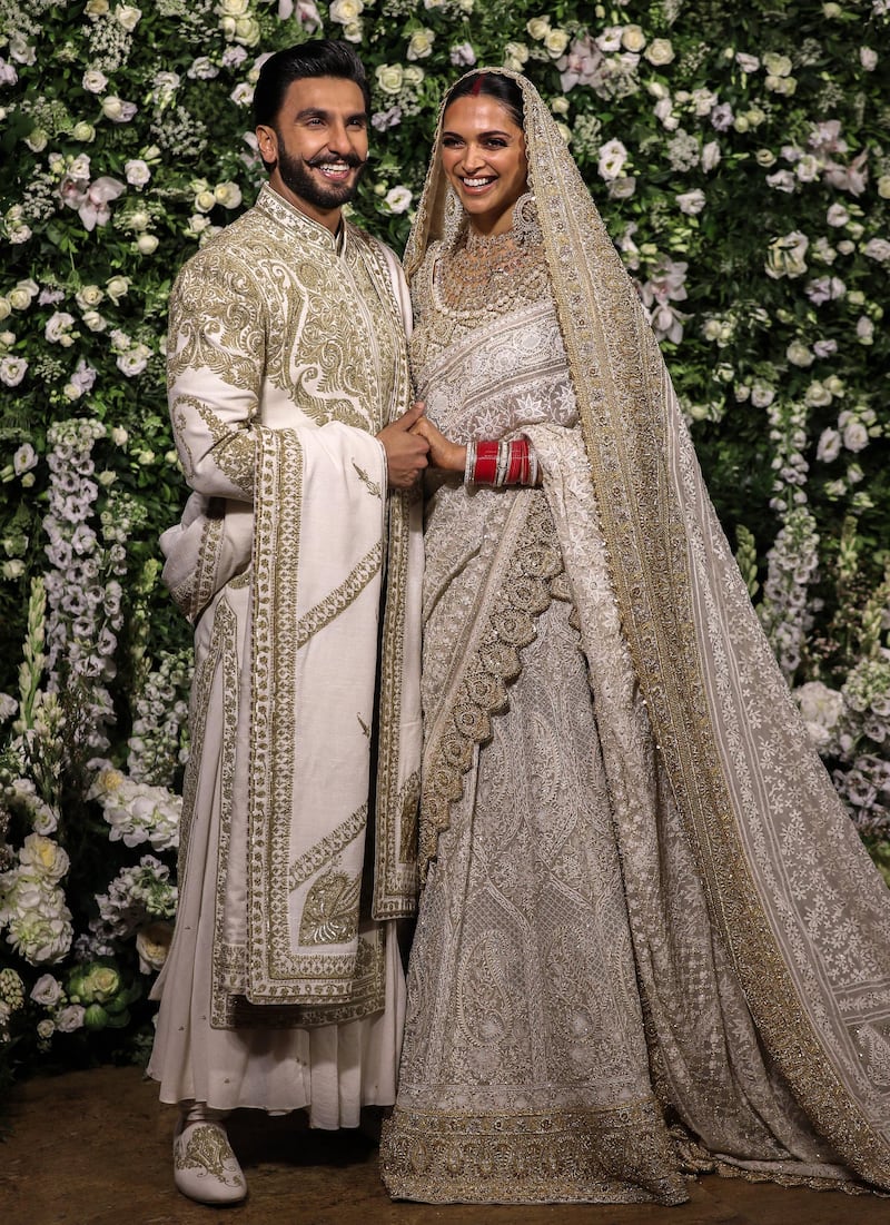 epa07195266 Newly wedded Bollywood actors Ranveer Singh (L) and Deepika Padukone pose for the photographers during their wedding reception in Mumbai, India, 28 November 2018.  EPA-EFE/DIVYAKANT SOLANKI