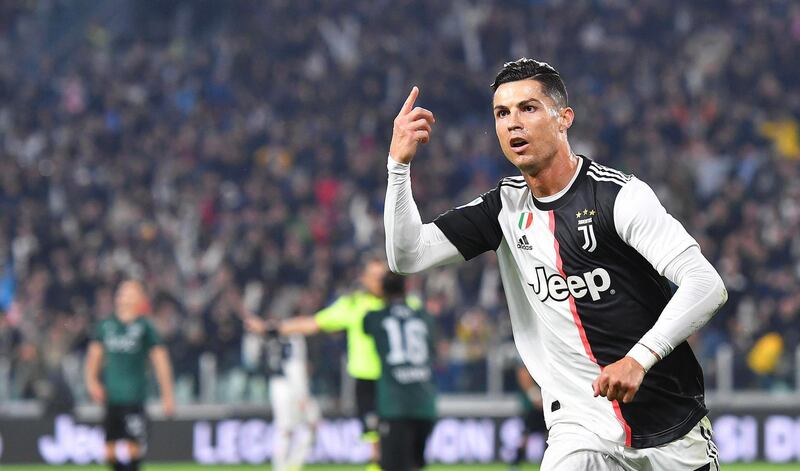 epa07934822 Juventus' Cristiano Ronaldo celebrates after scoring the 1-0 lead during the Italian Serie A soccer match between Juventus FC and Bologna FC in Turin, Italy, 19 October 2019.  EPA/ALESSANDRO DI MARCO