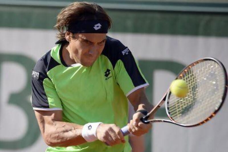 Spain's David Ferrer returns a shot to France's Jo-Wilfried Tsonga during their French tennis Open semi final match at the Roland Garros stadium in Paris on June 7, 2013. AFP PHOTO / MARTIN BUREAU *** Local Caption *** 292154-01-08.jpg