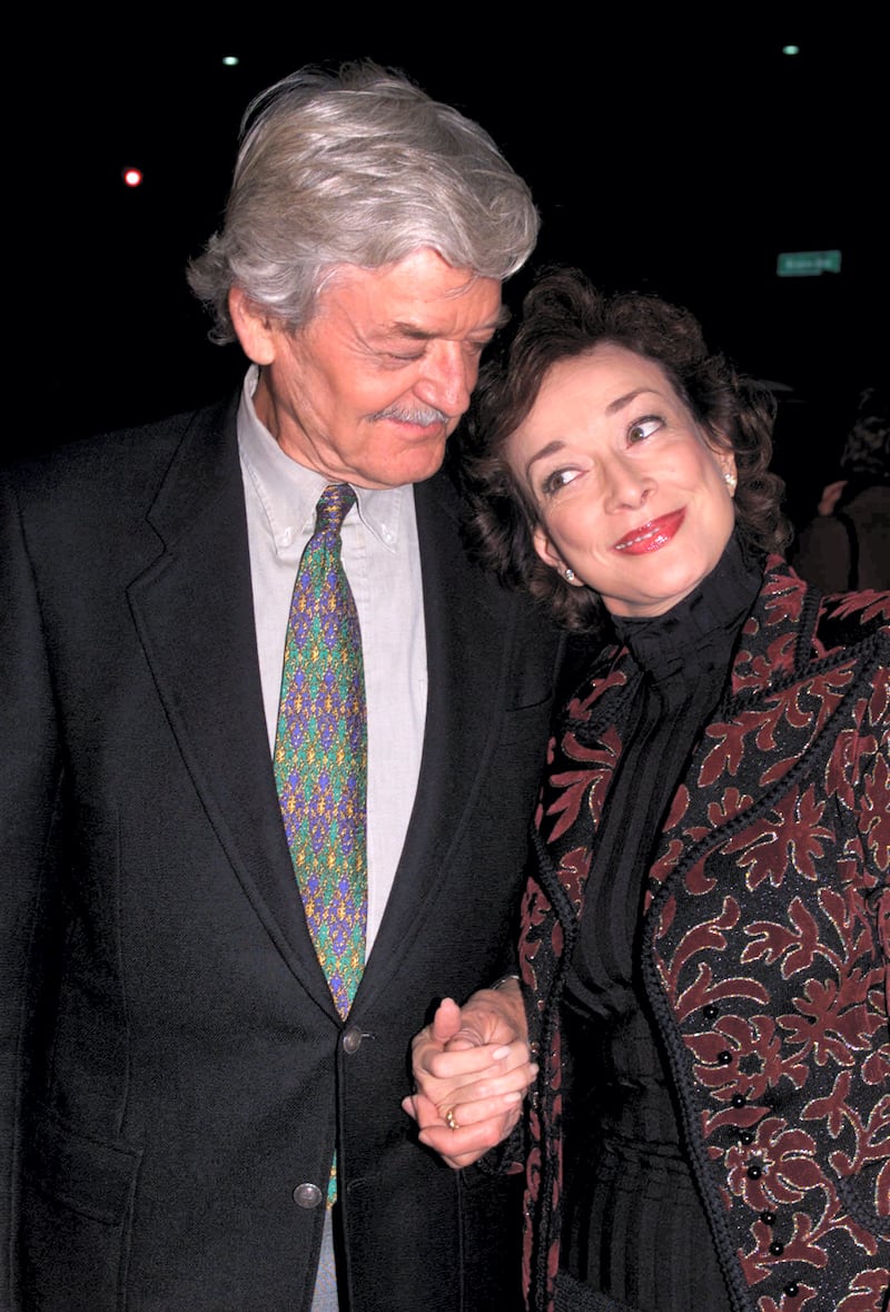 Actor Hal Holbrook, one of the stars of the new drama film " Men of Honor" poses with wife, actress Dixie Carter at the film's Los Angeles premiere November 1, 2000 in Beverly Hills. The film, also stars Cuba Gooding,Jr. and Robert DeNiro and is about the the courage and determination of United States Navy deep sea divers. The film opens November 10 in the United States.

FSP