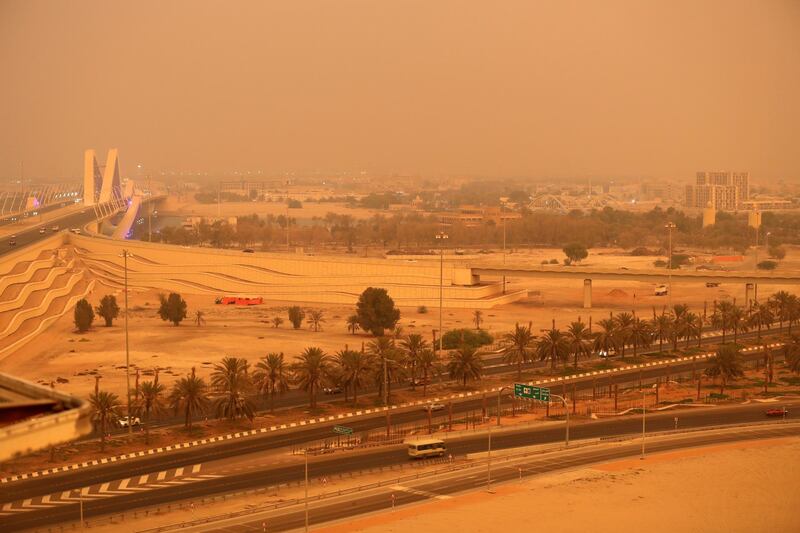 Sand storm blankets Abu Dhabi city. Ravindranath / The National