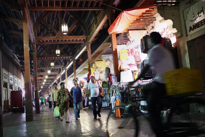 United Arab Emirates -Dubai- July 16, 2009:

ARTS & LIFE: Buyers and vendors keep the Dubai Souq, located in Deira, buys on a Thursday night, July 16, 2009. Amy Leang/The National
 *** Local Caption ***  amy_071609_souq_02.jpg