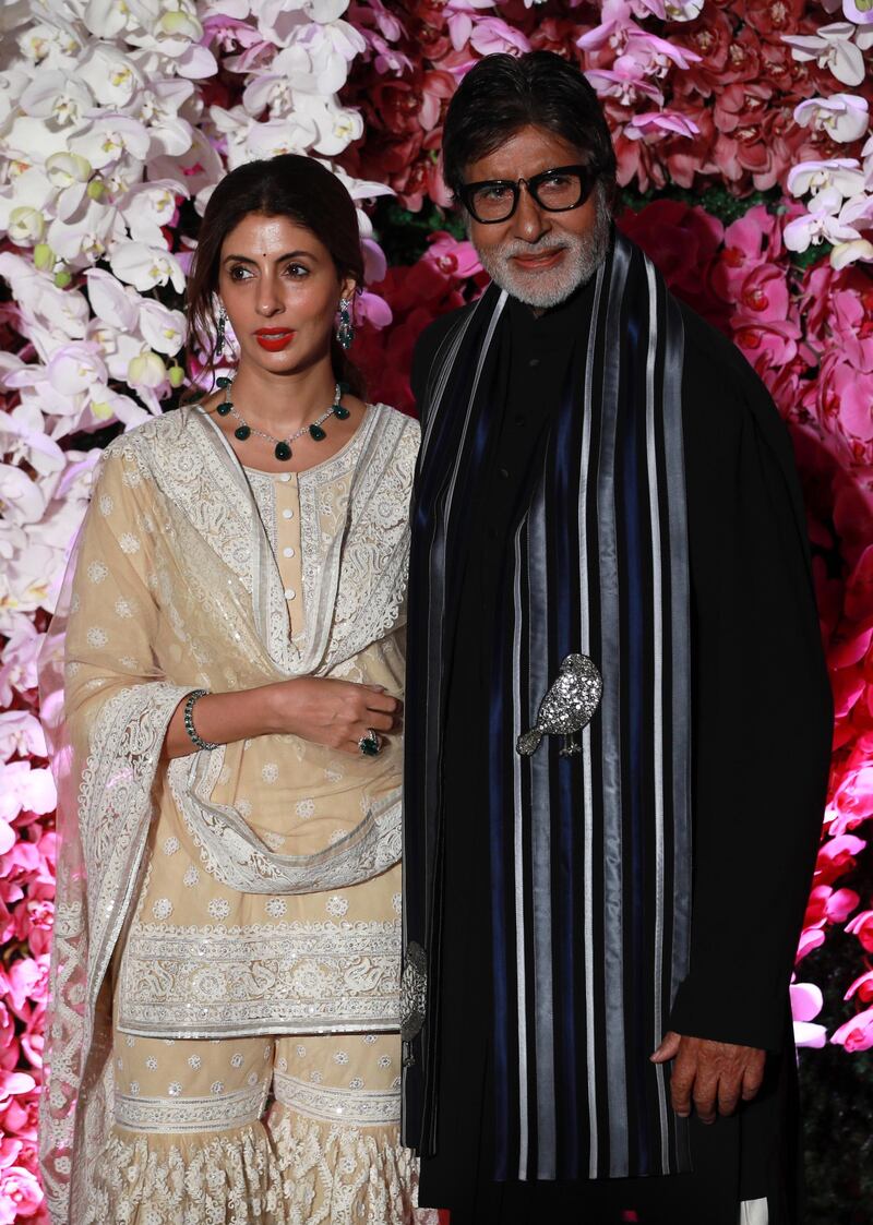 Bollywood actor Amitabh Bachchan (R) and his daughter Shweta Bachchan Nanda. Photo: EPA