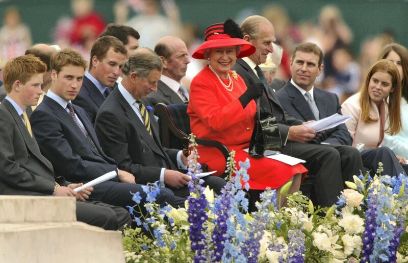 406179 25:  Britain's Queen Elizabeth watches a parade with her family during celebrations for the Queen's Golden Jubilee June 4, 2002 in London.  (Photo by Georges De Keerle/Getty Images)