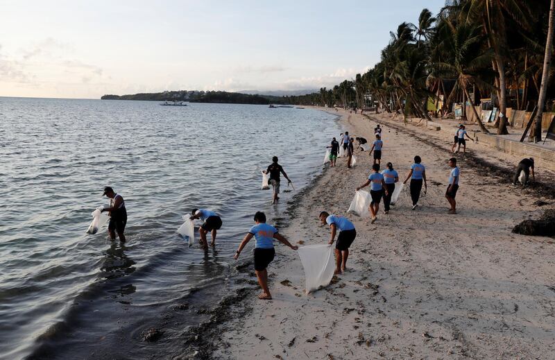 Policemen collect trash at Bulabog beach in the holiday island of Boracay during the first day of a temporary closure for tourists, on April 26, 2018. Erik De Castro / Reuters