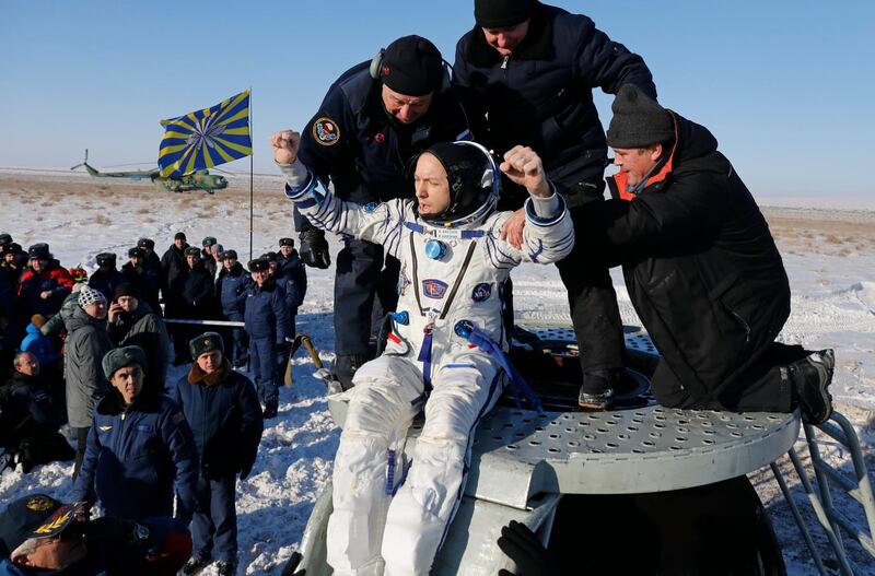 epa06389049 Russian space agency rescue team assist NASA astronaut Randy Bresnik out of the capsule shortly after landing of the Russian Soyuz MS-05 space capsule about 150 km (80 miles) south-east of the Kazakh town of Zhezkazgan, Kazakhstan, 14 December 2017. Three astronauts landed back on Earth after nearly six months aboard the International Space Station.  EPA/DMITRI LOVETSKY/POOL