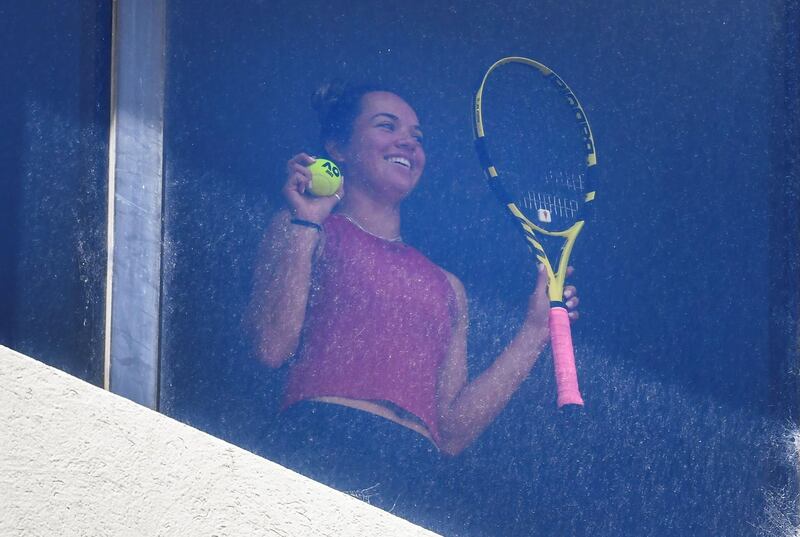 An unidentified tennis player looks out from a tennis hotel for a training session in Melbourne on January 18, 2021, as players quaratine for two weeks ahead of the Australian Open tennis tournament. / AFP / William WEST
