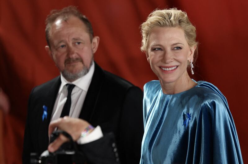 Best Actress nominee Cate Blanchett  and her husband Australian playwright Andrew Upton arrive on the champagne-colored red carpet during the Oscars arrivals at the 95th Academy Awards in Hollywood, Los Angeles, California, U. S. , March 12, 2023.  REUTERS / Aude Guerrucci
