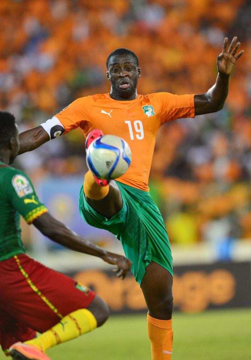 epa04591716 Yaya Toure (R) of Ivory Coast clears the ball from Edgar Salli of Cameroon during the 2015 Africa Cup of Nations football match between Cameroon and Ivory Coast at Malabo Stadium, Malabo, Equatorial Guinea, 28 January 2015.  EPA/GAVIN BARKER UK AND IRELAND OUT