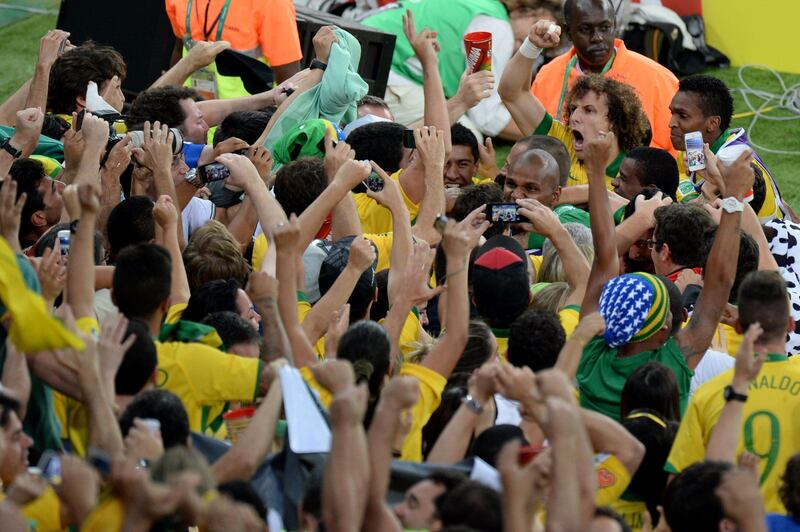 Brazil's players celebrate a team's goal against Spain during their FIFA Confederations Cup Brazil 2013 final football match, at the Maracana Stadium in Rio de Janeiro on June 30, 2013.     AFP PHOTO / NELSON ALMEIDA
 *** Local Caption ***  464169-01-08.jpg