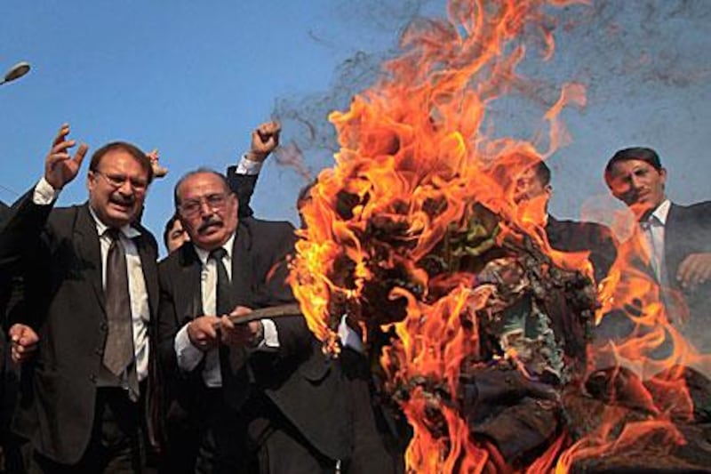 Pakistani lawyers burn an effigy of Barack Obama, the US president, in a protest in Peshawar following a Nato cross-boarder attack that killed 24 soldiers at the weekend.
