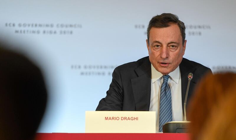 The President of the European Central Bank (ECB) Mario Draghi gives a press conference following the meeting of the Governing Council of the European Central Bank in Riga, Latvia, June 14, 2018. The euro fell against the dollar after the European Central Bank said it expected interest rates to remain at their current record lows until well into 2019. / AFP / afp / Ilmars ZNOTINS
