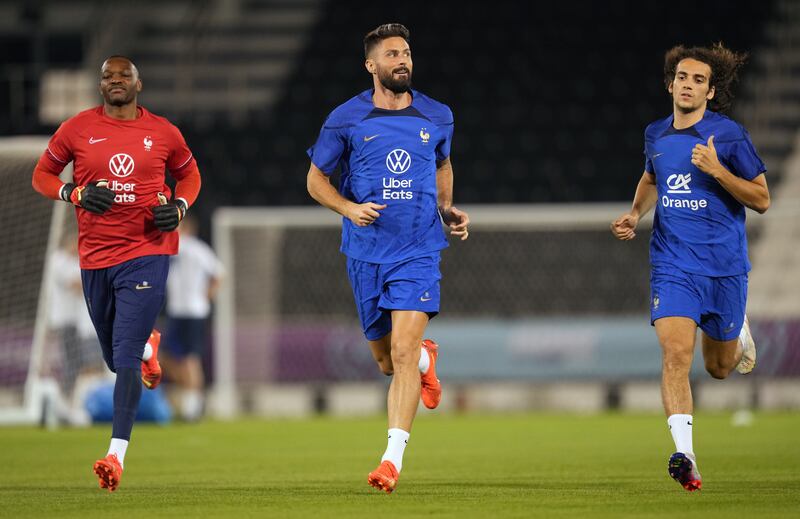 France's goalkeeper Steve Mandanda, Olivier Giroud and Matteo Guendouzi during a training session. PA