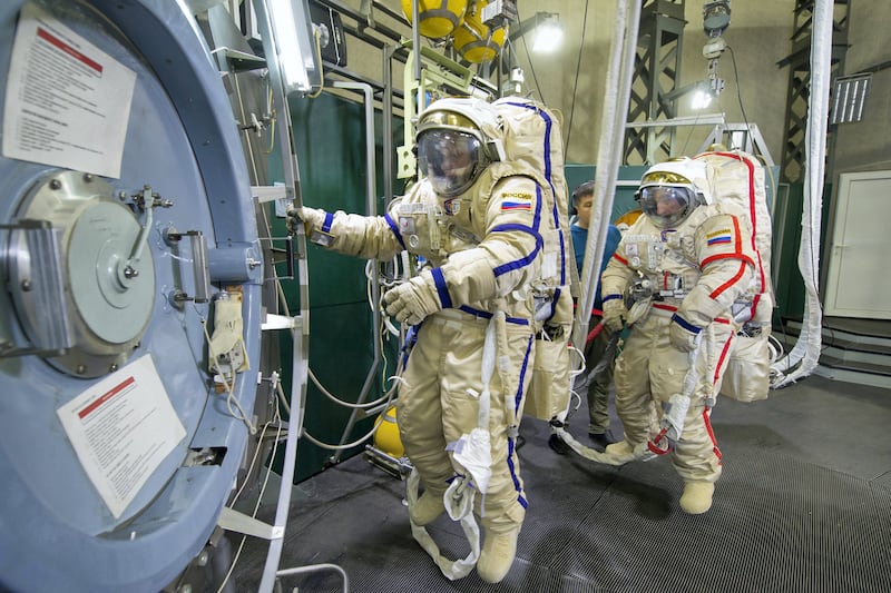 Wearing their Orlan spacesuits Russian cosmonauts (R-L) Alexander Skvortsov and Oleg Artemyev take part in the preflight training at the Gagarin Cosmonauts' Training Centre in Star City centre outside Moscow on November 26, 2013. Alexander Skvortsov and Oleg Artemyev are scheduled to blast off to the International Space Station (ISS) from the Russian leased Kazakhstan's Baikonur cosmodrome in March 2014. AFP PHOTO / STR / AFP PHOTO / -