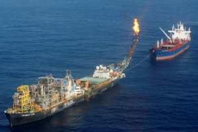 An aerial view shows the state oil company Petrobras P-34 oil rig in the Campos basin, near the city of Vitoria, capital of the state of Espirito Santo, in this September 2, 2008 file photo. Brazil's government will propose on Monday August 31, 2009 a new law that will determine how it taps and manages huge crude reserves miles below the ocean's surface that it sees driving the nation's rise to developed status. President Luiz Inacio Lula da Silva is scheduled to present Congress with legislation that will increase the role of the government and state-run Petrobras in the oil fields that could turn Brazil into a major energy exporter.    REUTERS/Jamil Bittar/Files    (BRAZIL ENERGY BUSINESS POLITICS) *** Local Caption ***  RJO801_BRAZIL-OIL-_0831_11.JPG *** Local Caption ***  RJO801_BRAZIL-OIL-_0831_11.JPG