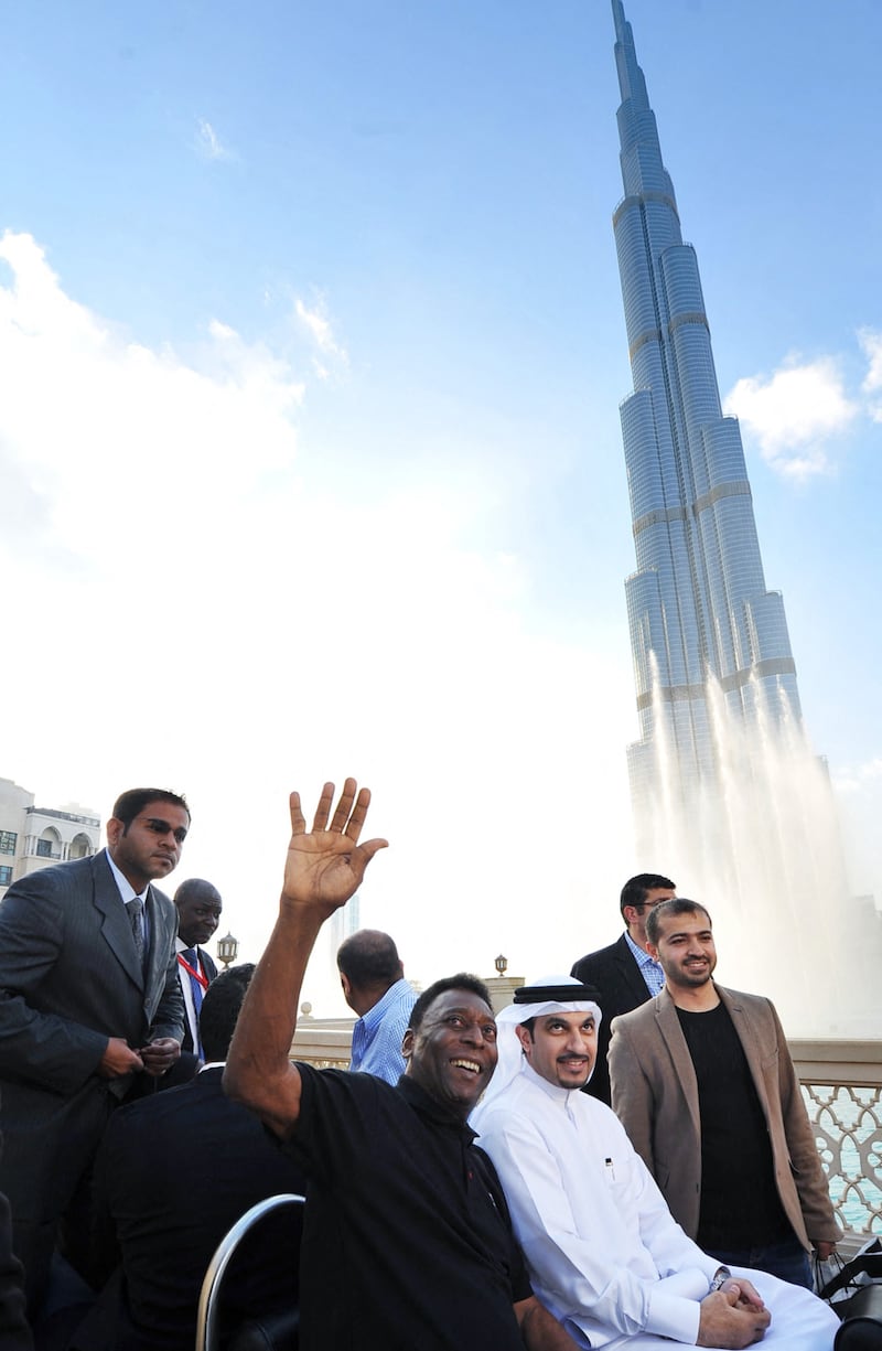 Pele takes a tour of Burj Khalifa, the world's tallest building, in Dubai, on January 16, 2014. AFP