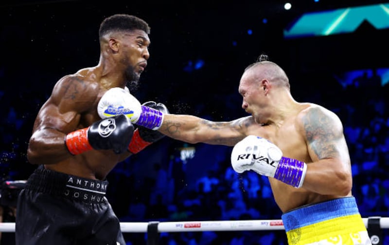 Anthony Joshua evades a right. Getty