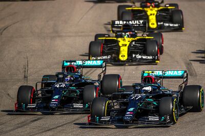 epa08701034 British Formula One driver Lewis Hamilton (front L) of Mercedes-AMG Petronas and his Finnish teammate Valtteri Bottas (front R) lead the pack during the start of the Formula One Grand Prix of Russia at the race track in Sochi, Russia, 27 September 2020.  EPA/Bryn Lennon / Pool
