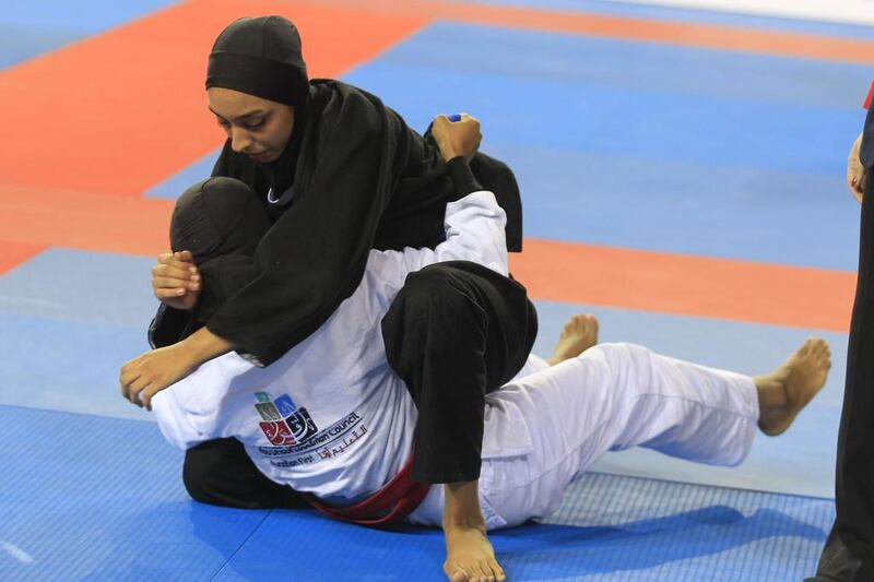 Alyazyah Al Shehyari (in black) on her way to winning the gold medal against Mariam Al Meqbaali. 21 November 2015 - Photo courtesy UAEJJF 