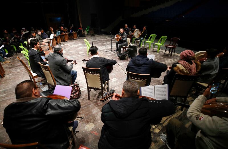 Iraqi musician Naseer Shamma plays the oud during rehearsals at the Iraqi National Theater in Baghdad on January 17, 2022.  - Long uprooted from his native Iraq, Shamma, an icon of the Arabic oud, has returned home to help rekindle the flame of Iraqi music, snuffed out by decades of conflict.  (Photo by AHMAD AL-RUBAYE  /  AFP)