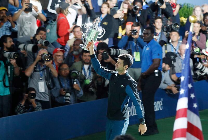epa07009432 Novak Djokovic of Serbia celebrates with the championship trophy after defeating Juan Martin del Potro of Argentina in the men's final on the fourteenth day of the US Open Tennis Championships the USTA National Tennis Center in Flushing Meadows, New York, USA, 09 September 2018. The US Open runs from 27 August through 09 September.  EPA/JASON SZENES *** Local Caption *** 53000073