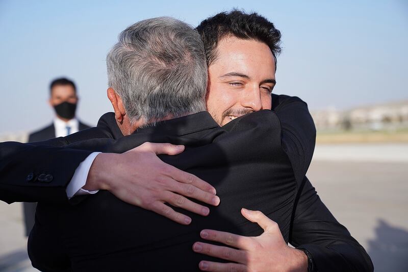 Crown Prince Hussein, a number of princes and princesses, heads of authorities and senior civil and military officials receive King Abdullah II upon his arrival at Marka Military Airport. Photo: Twitter