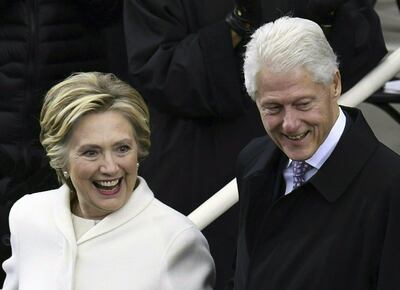 (FILES) In this file photo taken on January 20, 2017 Former Democratic presidential candidate Hillary Clinton and former president Bill Clinton arrive on the platform at the US Capitol in Washington, DC, on January 20, 2017, before the swearing-in ceremony of US President-elect Donald Trump. According to US media October 24, 2018, an explosive device was found near the Clintons' home in a New York suburb. / AFP / Mark RALSTON
