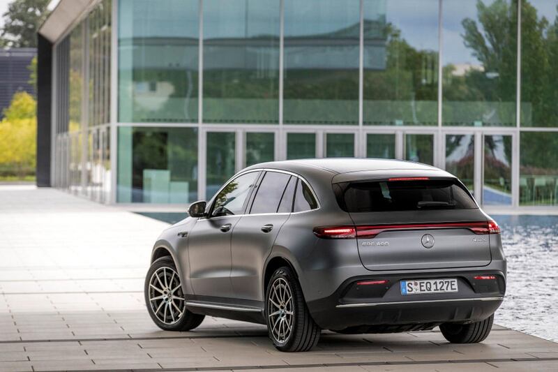 Mercedes-Benz EQC 400 4MATIC; designo selenitgrau magno; AMG Line; Ledernachbildung ARTICO; Mikrofaser DINAMICA schwarz;Stromverbrauch kombiniert: 20,8 – 19,7 kWh/100 km; CO2-Emissionen kombiniert: 0 g/km*

Mercedes-Benz EQC 400 4MATIC; designo selenite grey magno; AMG Line; ARTICO man-made leather / DINAMICA microfiber black;ombined electric energy consumption: 20.8 - 19.7 kWh/100 km; combined CO2 emissions: 0 g/km*