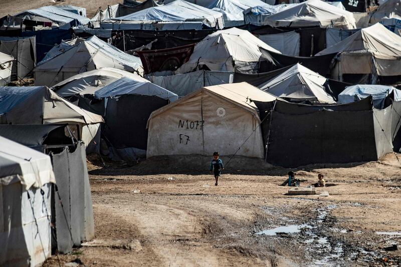 TOPSHOT - Children play among tents at the Kurdish-run al-Hol camp which holds suspected relatives of Islamic State (IS) group fighters, in the northeastern Syrian Hasakeh governorate, on February 17, 2021. / AFP / Delil SOULEIMAN
