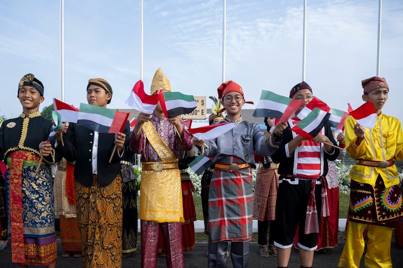 Indonesian citizens greet Sheikh Mohamed.  