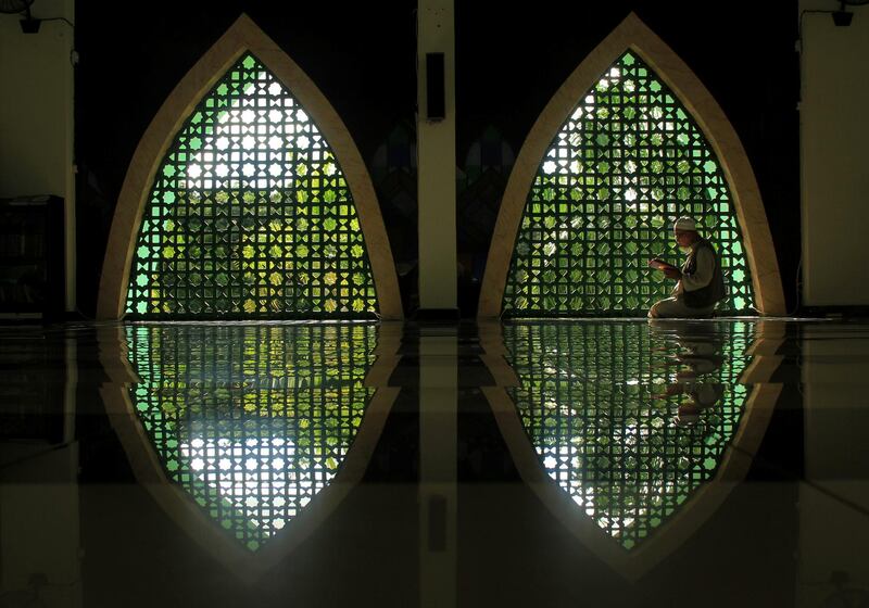Indonesian Muslim man reads the Koran inside a mosque during the holy fasting month of Ramadan, amid the spread of coronavirus disease (COVID-19) outbreak in Mamuju, West Sulawesi province, Indonesia, April 24, 2020 in this photo taken by Antara Foto.  Antara Foto/Akbar Tado/via REUTERS    ATTENTION EDITORS - THIS IMAGE WAS PROVIDED BY A THIRD PARTY. MANDATORY CREDIT. INDONESIA OUT.