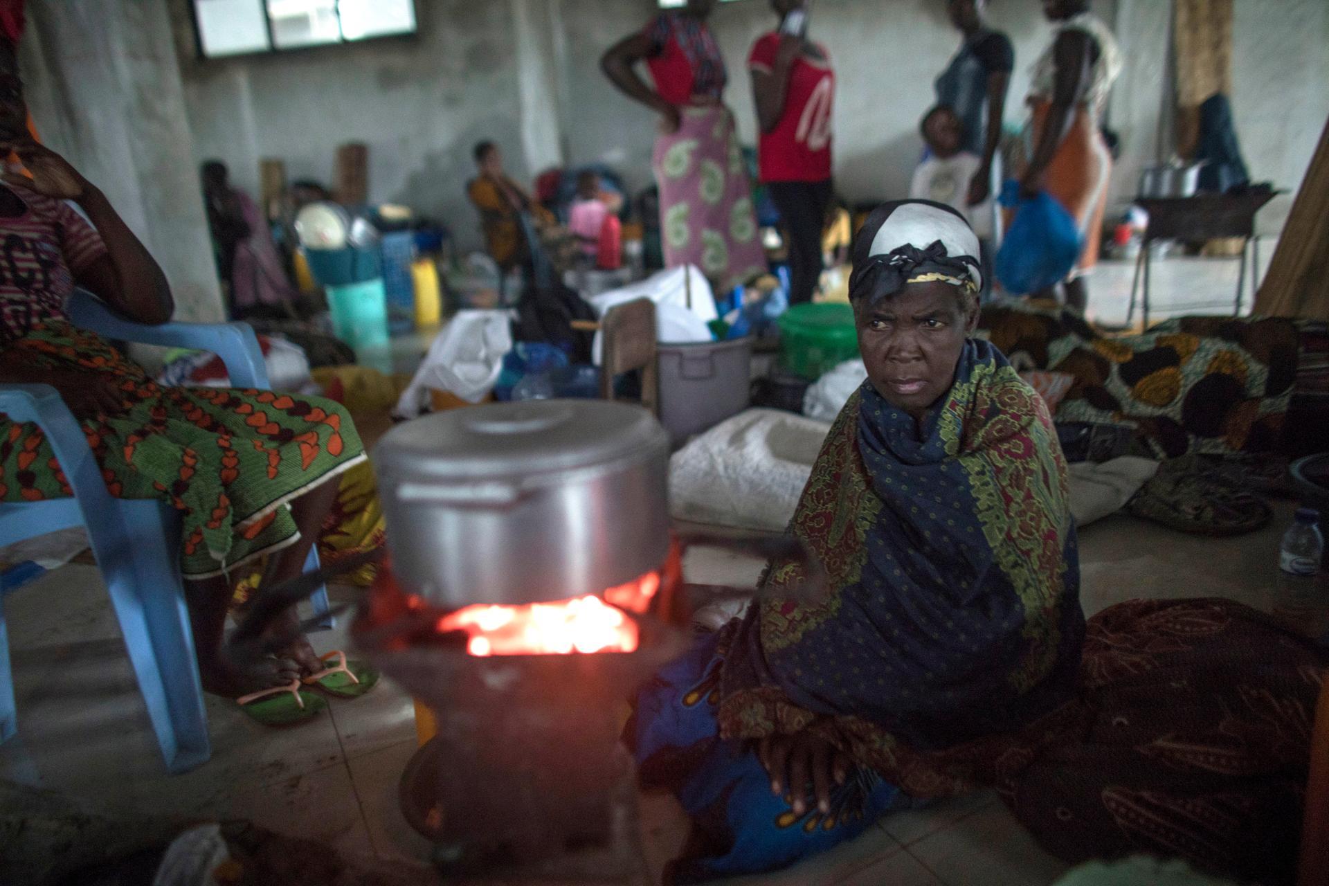 Local residents prepare meal at a temporary shelter after cyclone Idai made landfall in Sofala Province, Central Mozambique. CARE/EPA