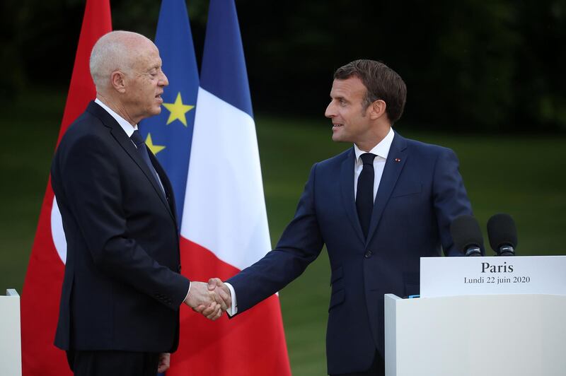 French President Emmanuel Macron (R) shakes ahnds with Tunisian President Kais Saied during a joint press conference after their meeting at the Elysee Palace, in Paris, on June 22, 2020.  / AFP / POOL / Christophe PETIT TESSON
