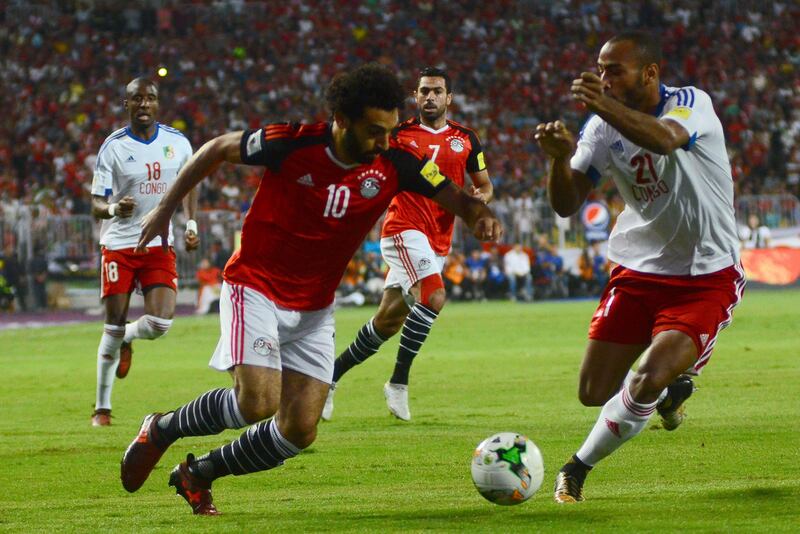 Egypt's Mohamed Salah vies for the ball against Congo's Tobias Badila during their World Cup 2018 Africa qualifying match between Egypt and Congo at the Borg el-Arab stadium in Alexandria on October 8, 2017. / AFP PHOTO / TAREK ABDEL HAMID